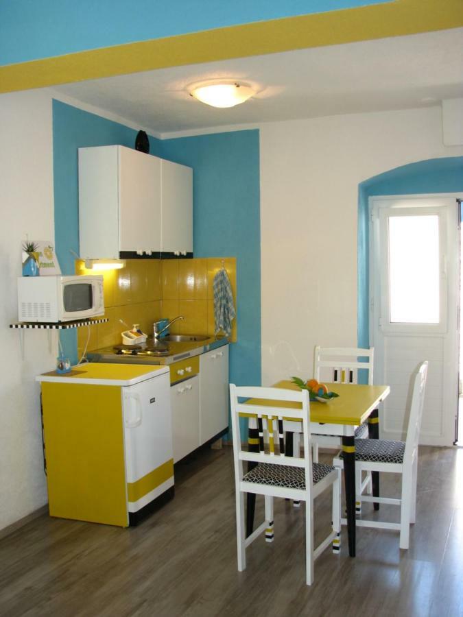 Apartments And Room Lemon Vis Exteriér fotografie