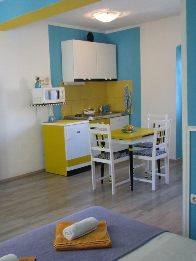 Apartments And Room Lemon Vis Exteriér fotografie