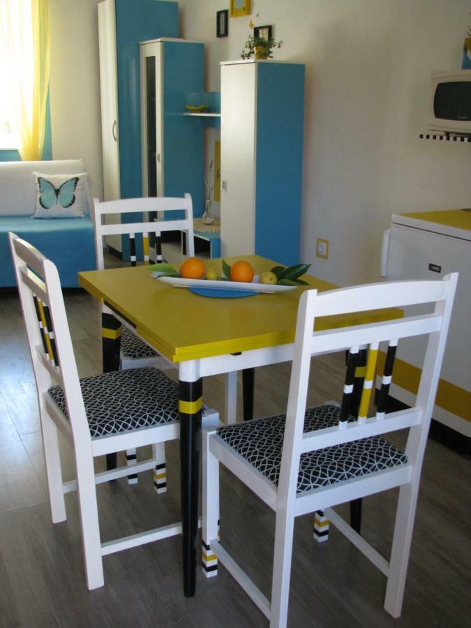 Apartments And Room Lemon Vis Exteriér fotografie